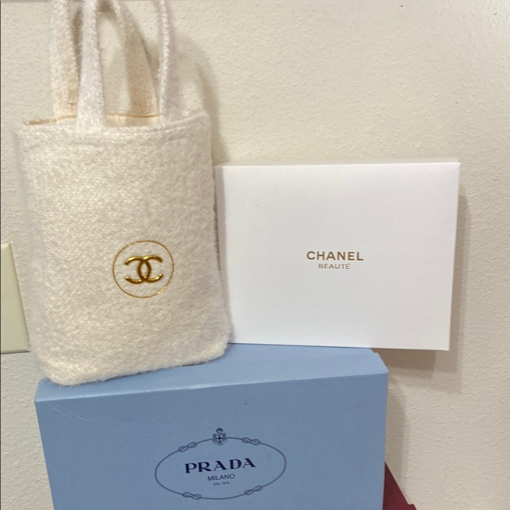 High Fashion white and Gold Patterned Bag